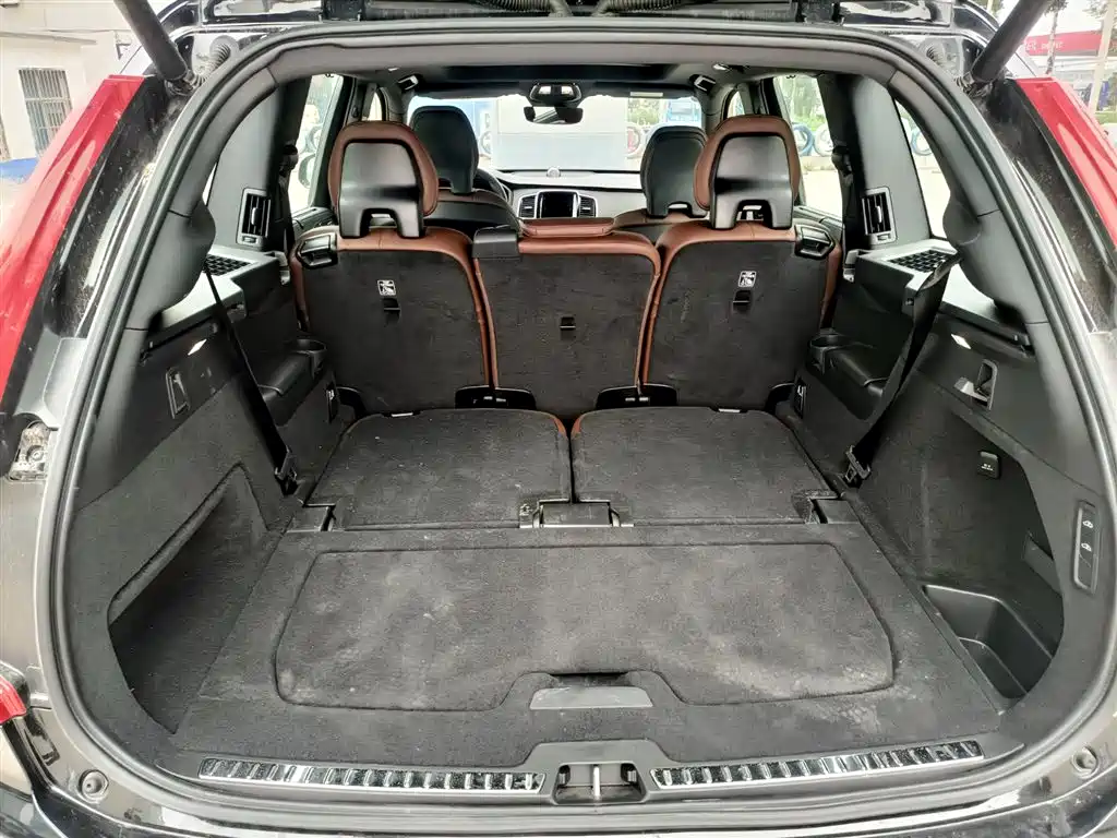 VOLVO  XC90 PLUG IN HYBRID