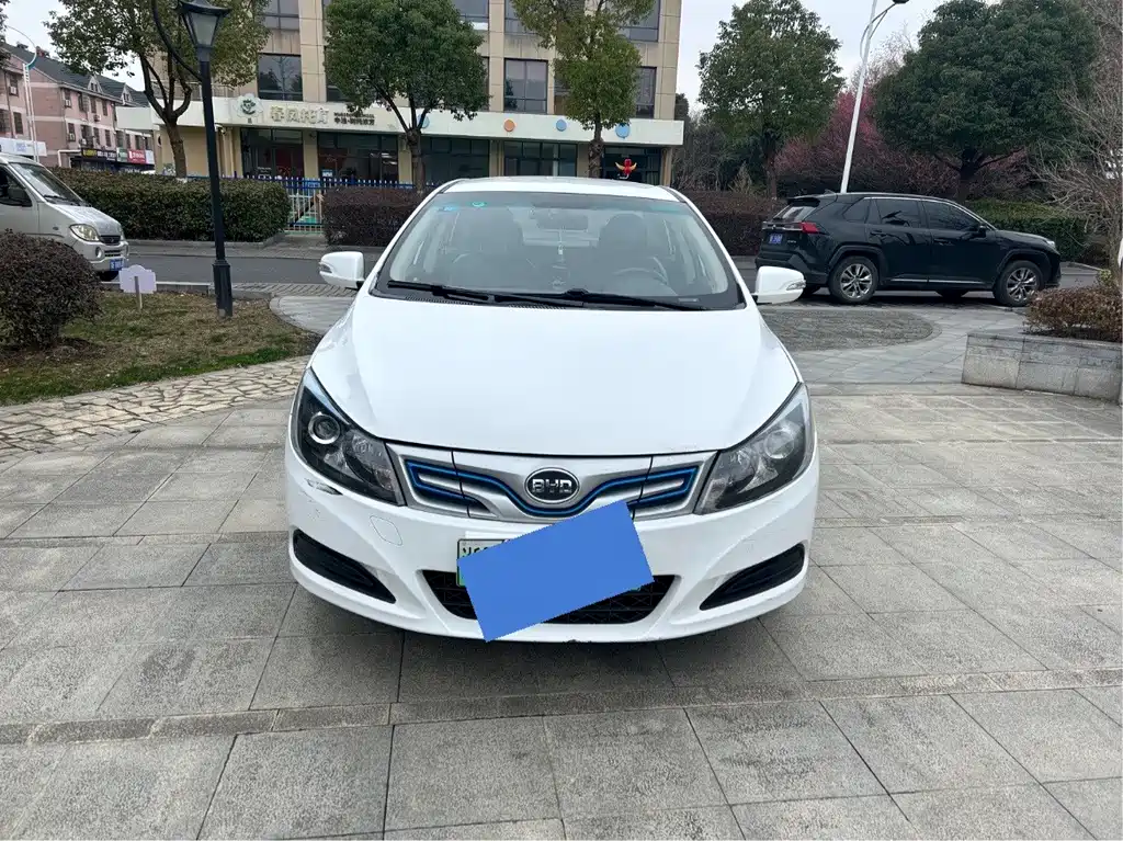 BYD E5