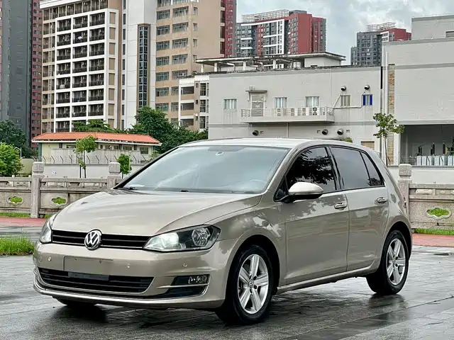 VOLKSWAGEN GOLF 2016
