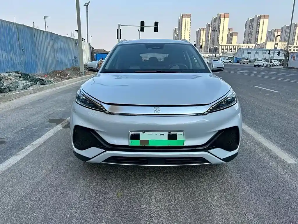 Версия 2023 года Plus Yuan с пробегом 510 км и передовой комплектацией 10000 km 2023