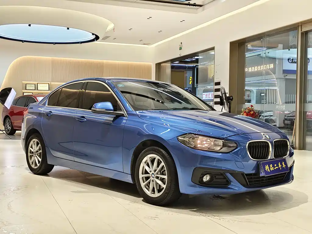 BMW  1 SERIES