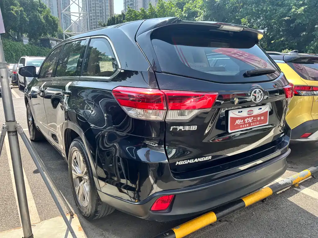 TOYOTA HIGHLANDER