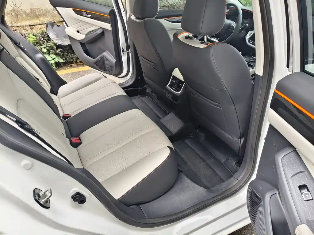 DONGFENG YI HYUN MAX