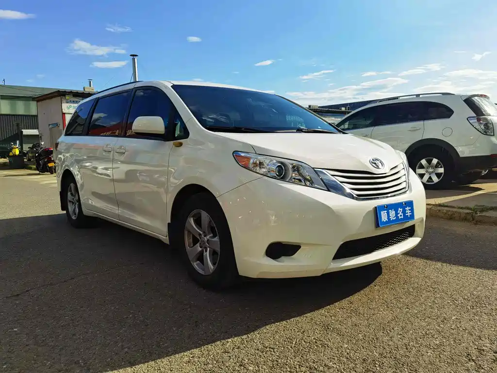 TOYOTA SIENNA