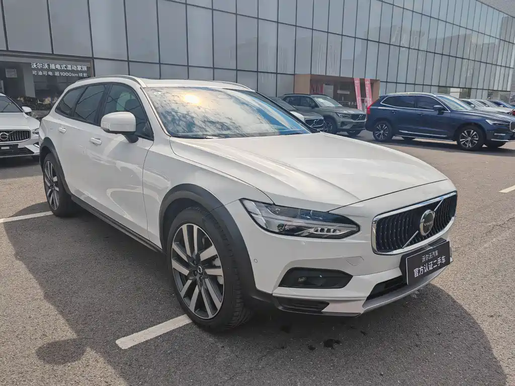 VOLVO  V90