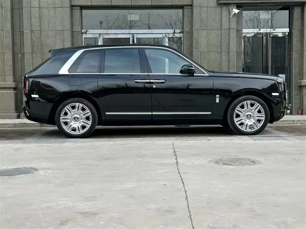 Rolls-Royce Cullinan 2018 мест