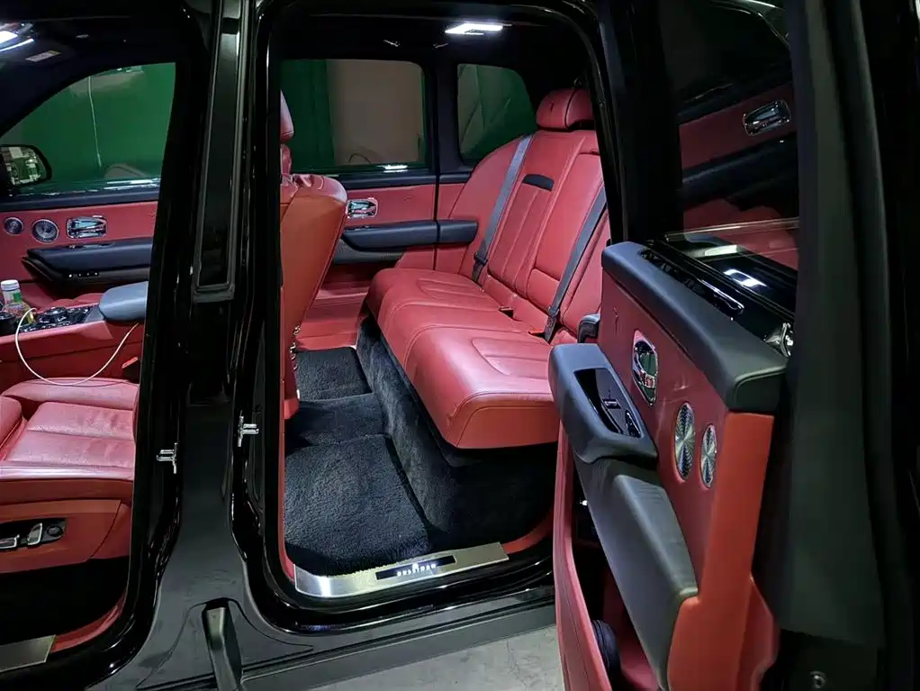 Rolls-Royce Cullinan 2018 мест