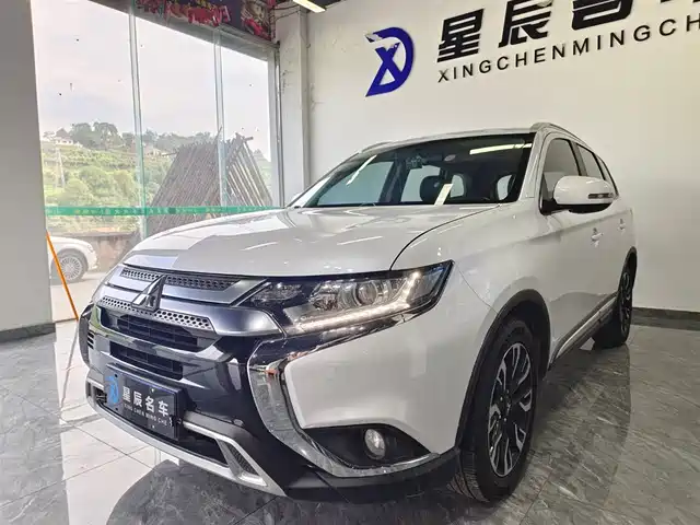 MITSUBISHI OUTLANDER 2020