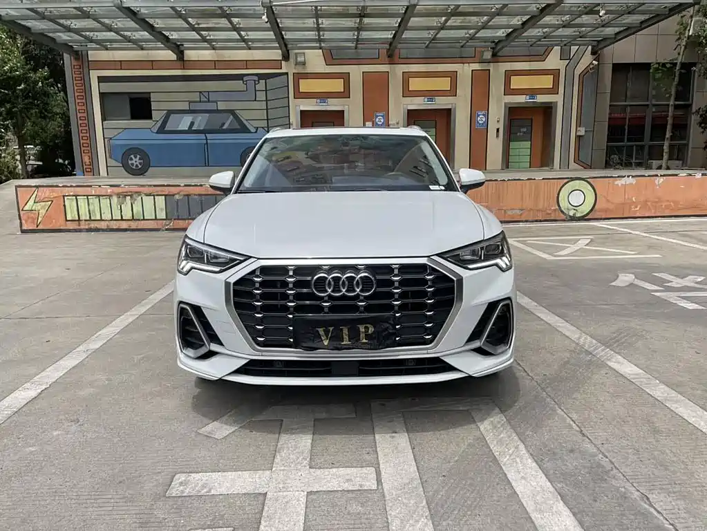Ауди Q3 2021 года 35 TFSI Спорт версия 29800 km 2020