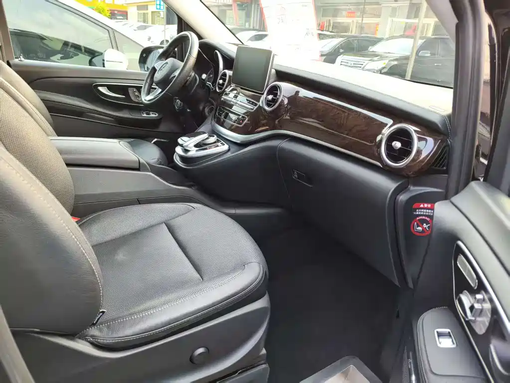 MERCEDES-BENZ V CLASS