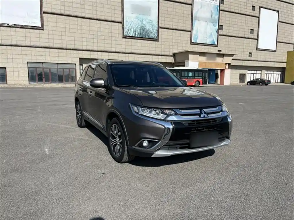 MITSUBISHI OUTLANDER