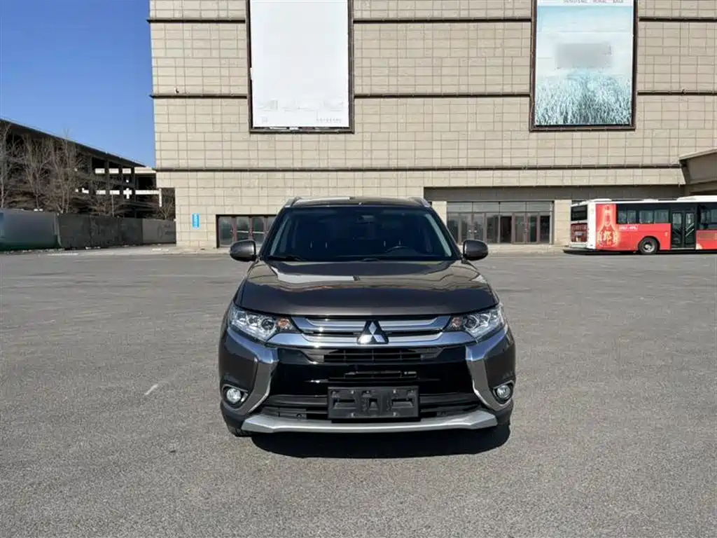 MITSUBISHI OUTLANDER