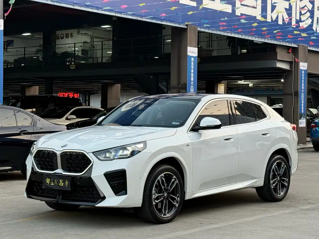 BMW X2 ввозится 2024 года sDrive25i M-спортивный пакет 4000 km 2024