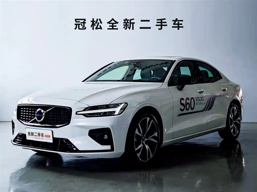 Volvo S60 2025 B5 Золотая версия运动版

It seems there is a mix-up with the phrase "运动版" which includes Chinese characters. The correct and complete Russian translation without Chinese characters would be:

Volvo S60 2025 B5 Спортивная версия Золотая 3600 km 2024