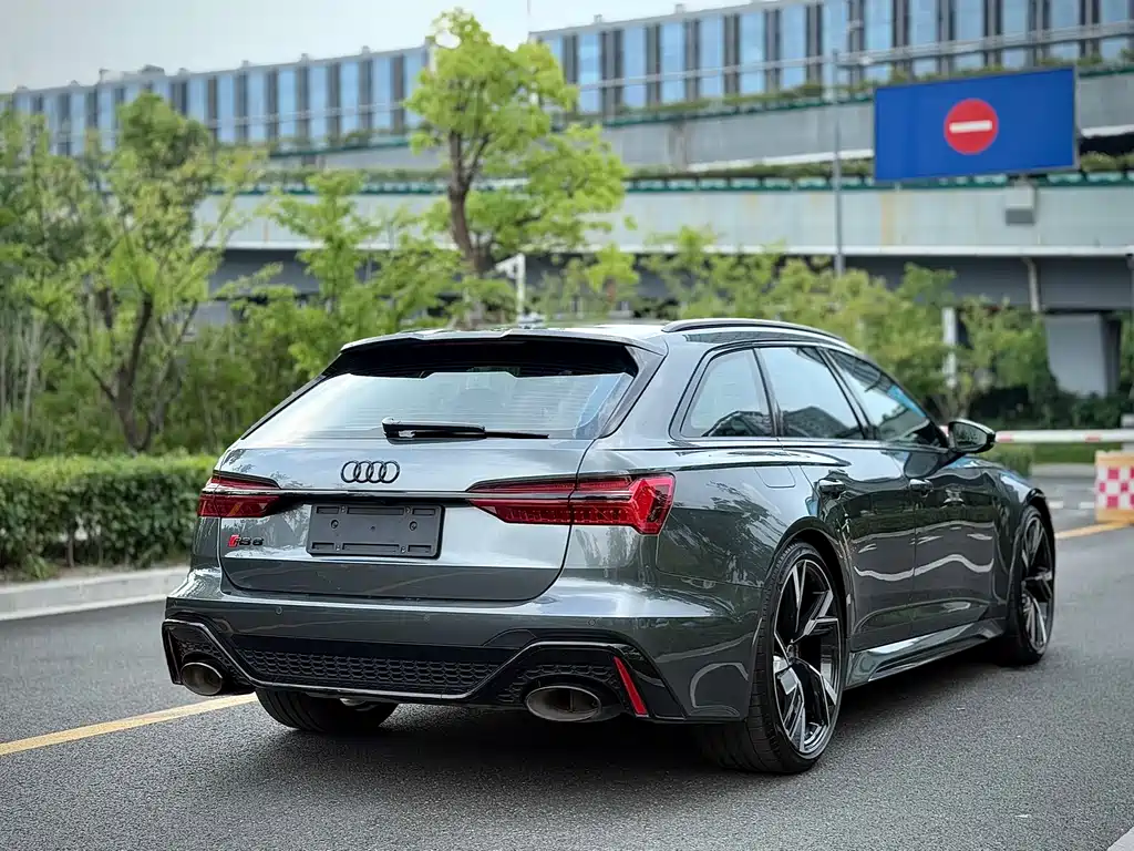 AUDI  RS 6