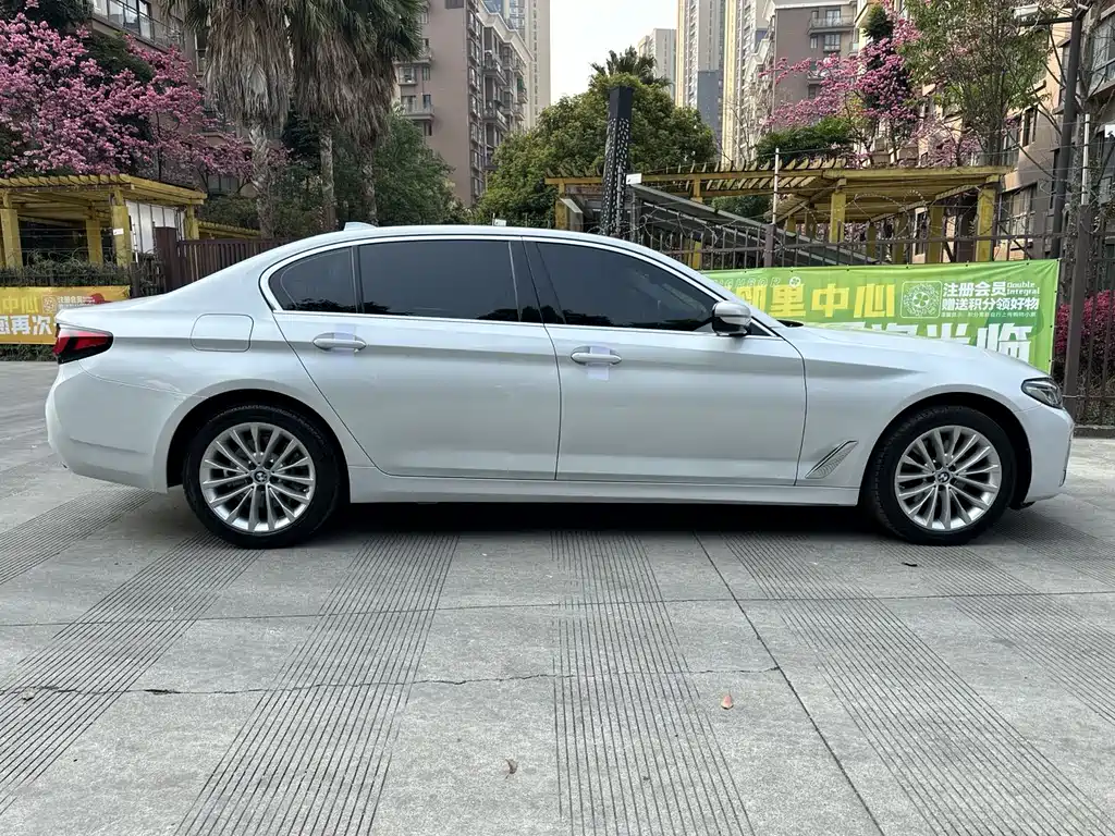BMW 5 SERIES