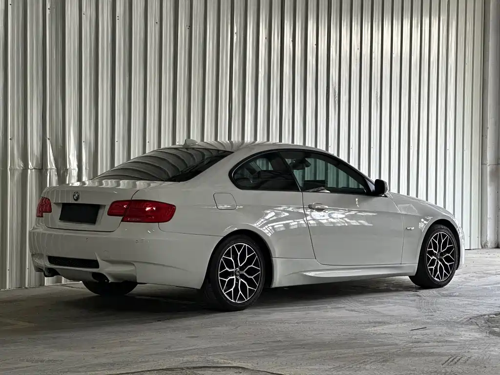 BMW 3 Series 3 2011 320i