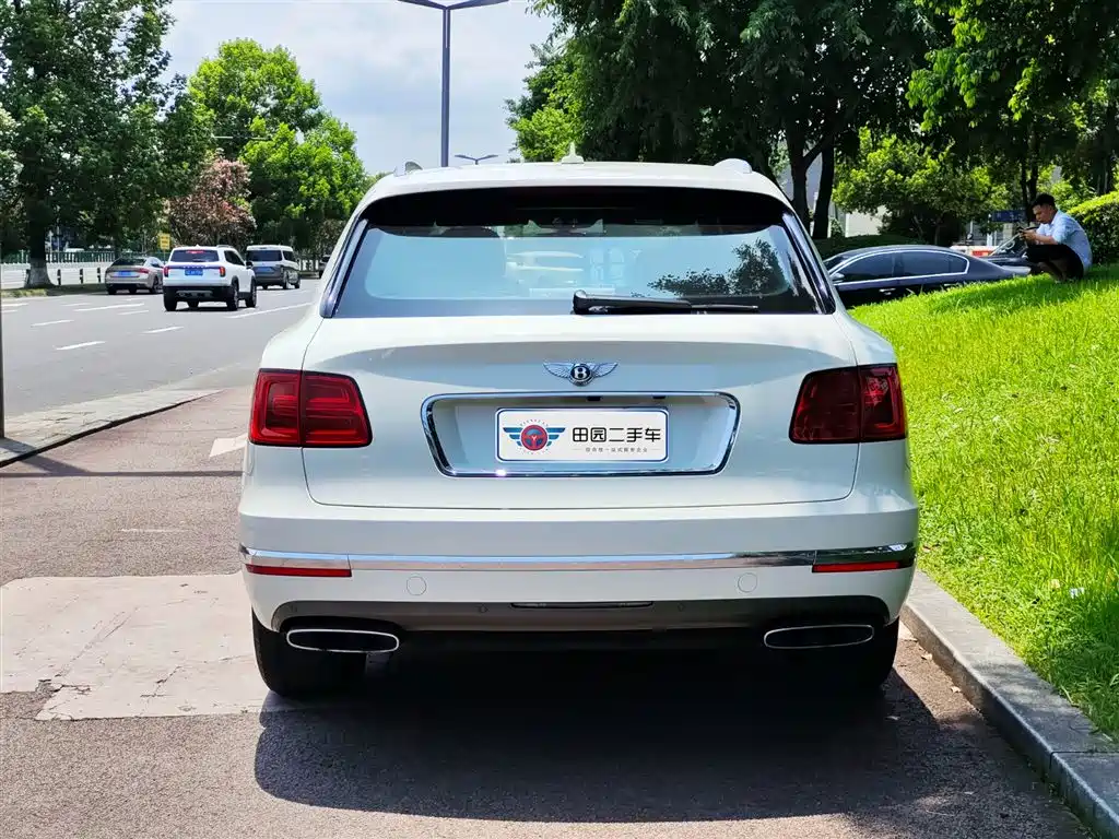 Bentley Bentayga 2017 6.0T Standard