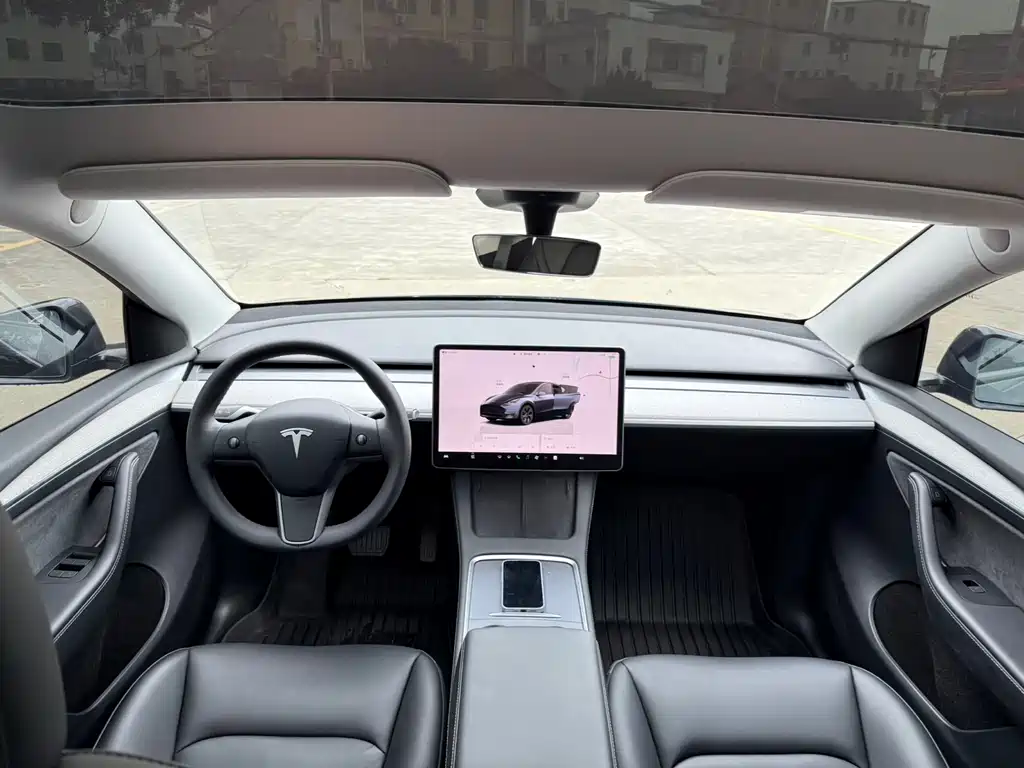 TESLA MODEL Y