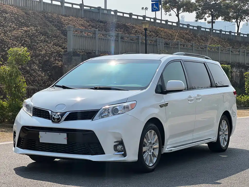 Toyota Sienna 2016