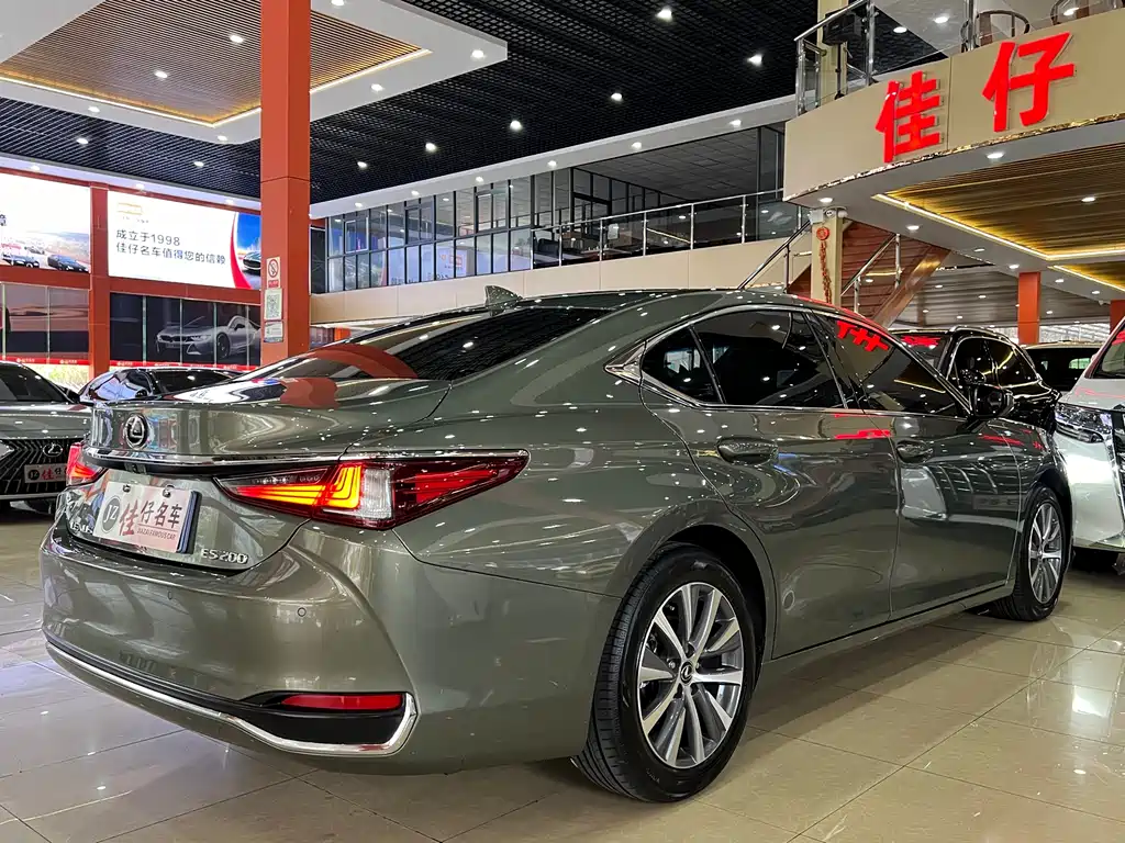 LEXUS  ES