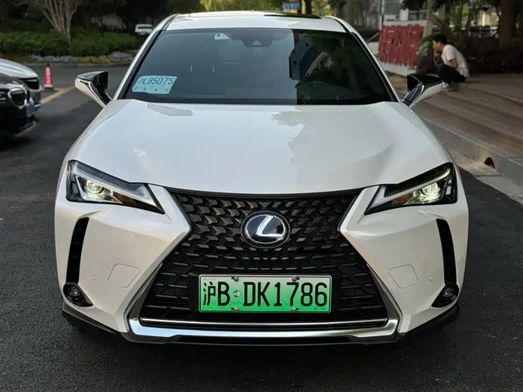 Лексус UX Новый Энергетик 2020 года 300e Чистая и Праздничная Версия 11000 km 2022