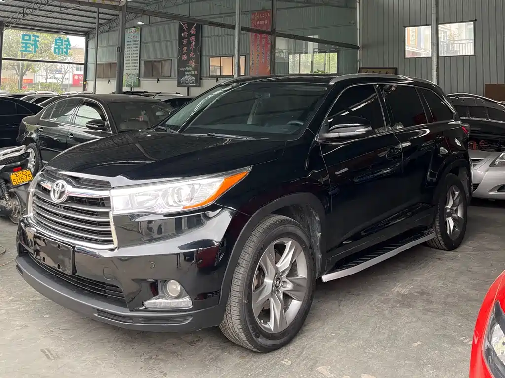 TOYOTA HIGHLANDER