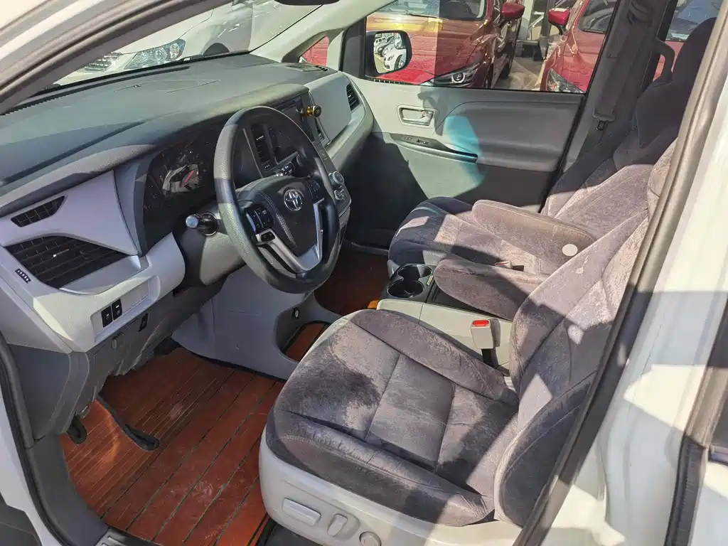 TOYOTA SIENNA