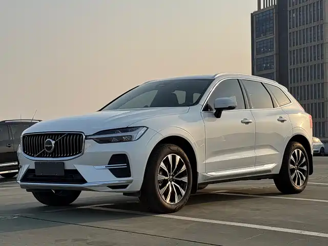 VOLVO  XC60 2024