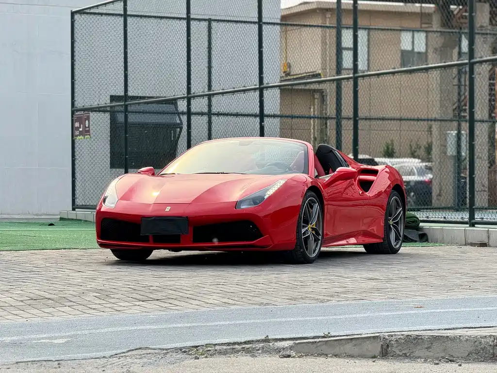 FERRARI 488