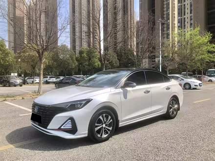 逸动 2022款 PLUS 蓝鲸NE 1.4T GDI DCT尊贵版