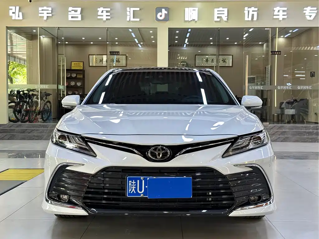 Камри 2021 года 2.5G豪华版

Тойота Камри 2021 года, комплектация 2.5G豪华版 (люкс-версия) 45000 km 2021
