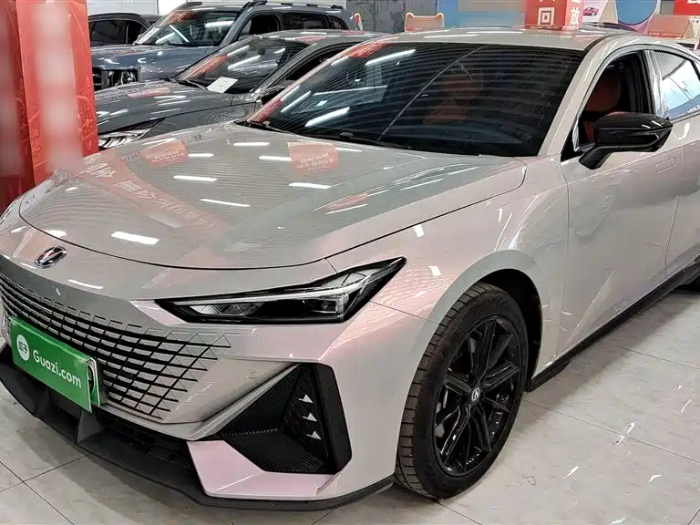 CHANGAN  UNI V SMART IDD