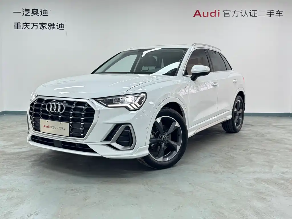 Ауди Q3 2022 года 35 TFSI Спорт версия 17000 km 2023