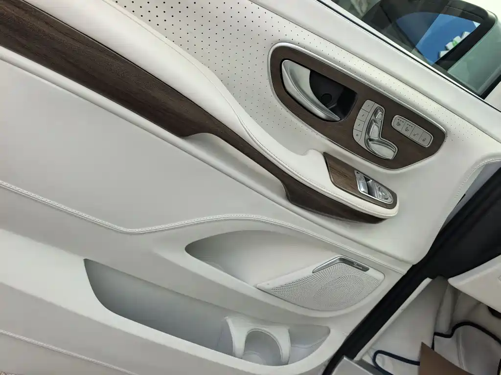 MERCEDES-BENZ V CLASS