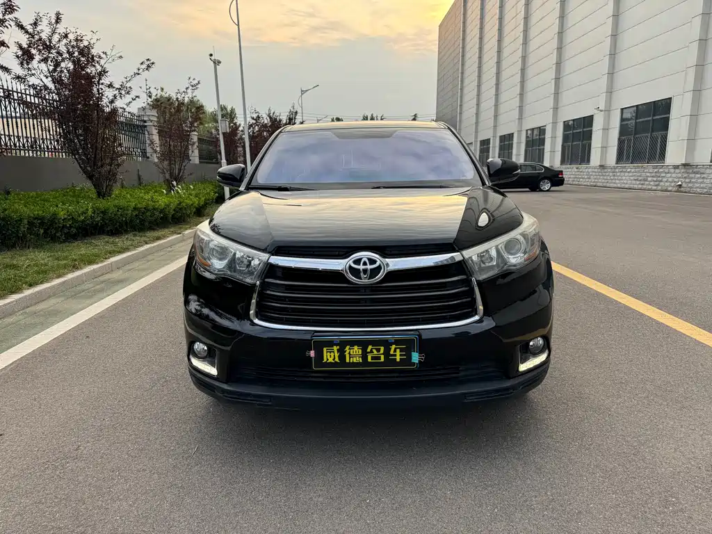TOYOTA HIGHLANDER