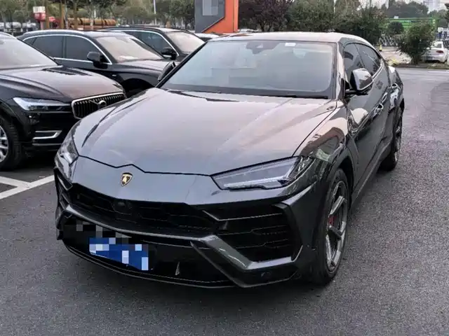 LAMBORGHINI URUS 2019