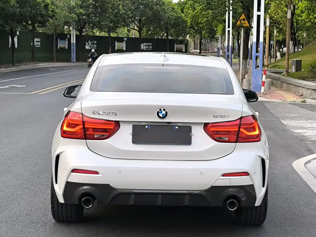BMW 1 SERIES