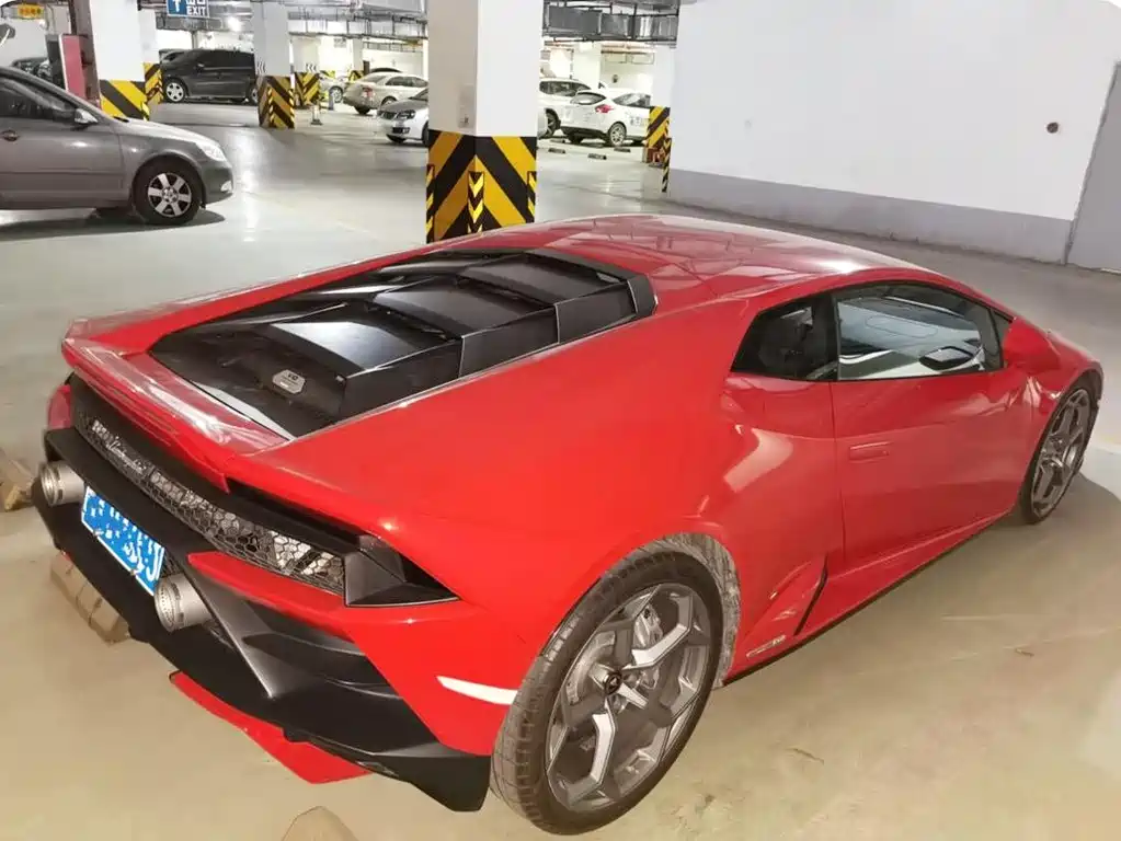 LAMBORGHINI HURACÁN