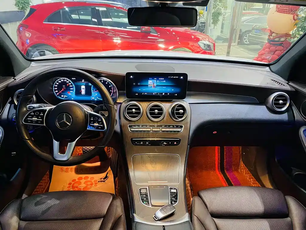 MERCEDES-BENZ GLC