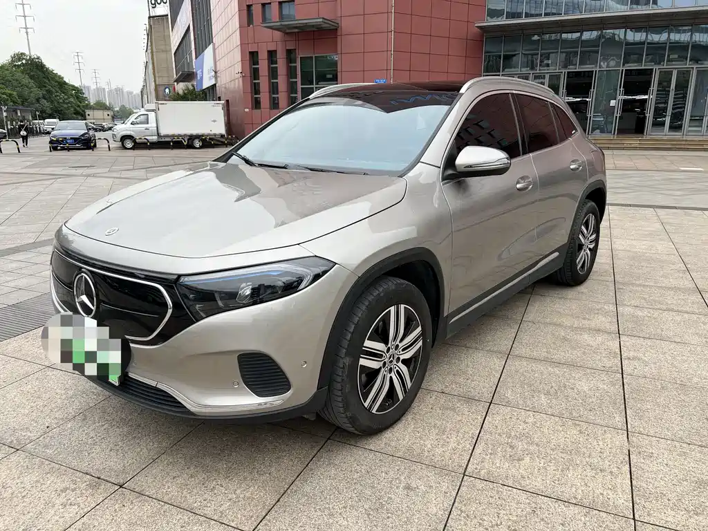 Mercedes-Benz EQA 2023 года EQA 260 28000 km 2023