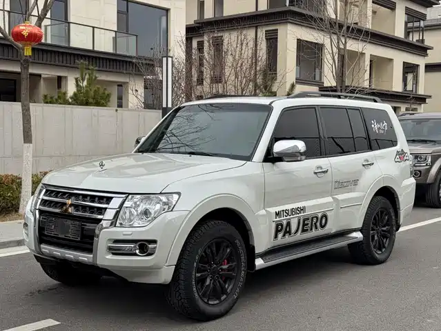 mitsubishi pajero