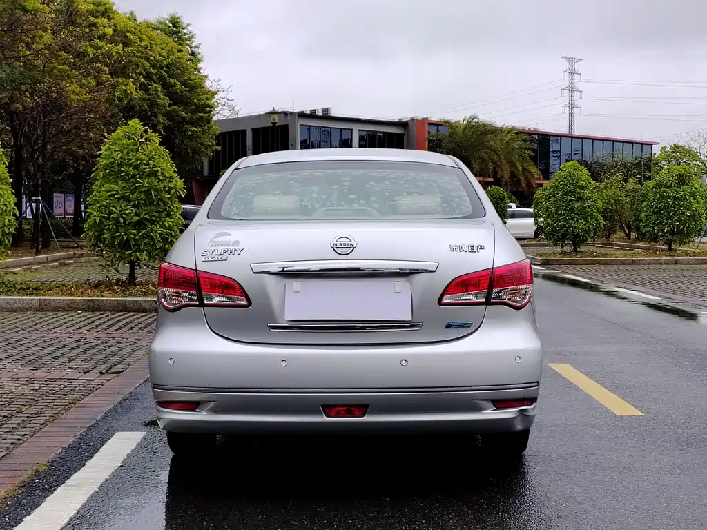 Nissan Sylphy 2012 1.6XE MT Comfort