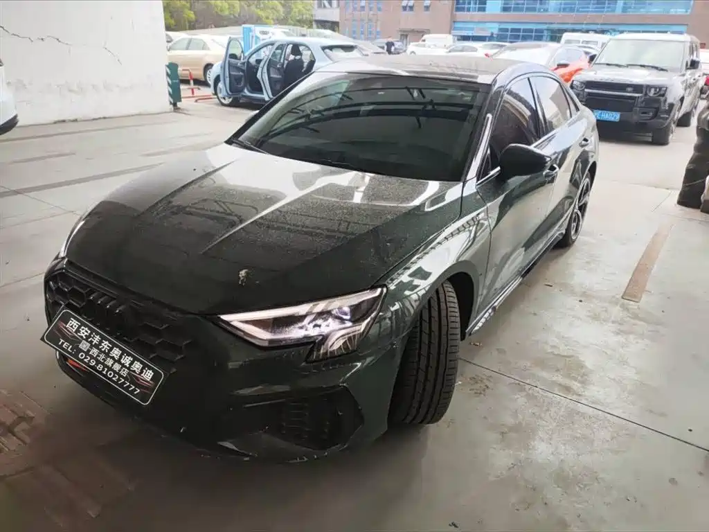Ауди А3 2023 года А3L Лимузин 35 TFSI Спортивная версия 5500 km 2024