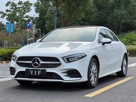 奔驰A级 2022款 改款 A 200 L 运动轿车动感型