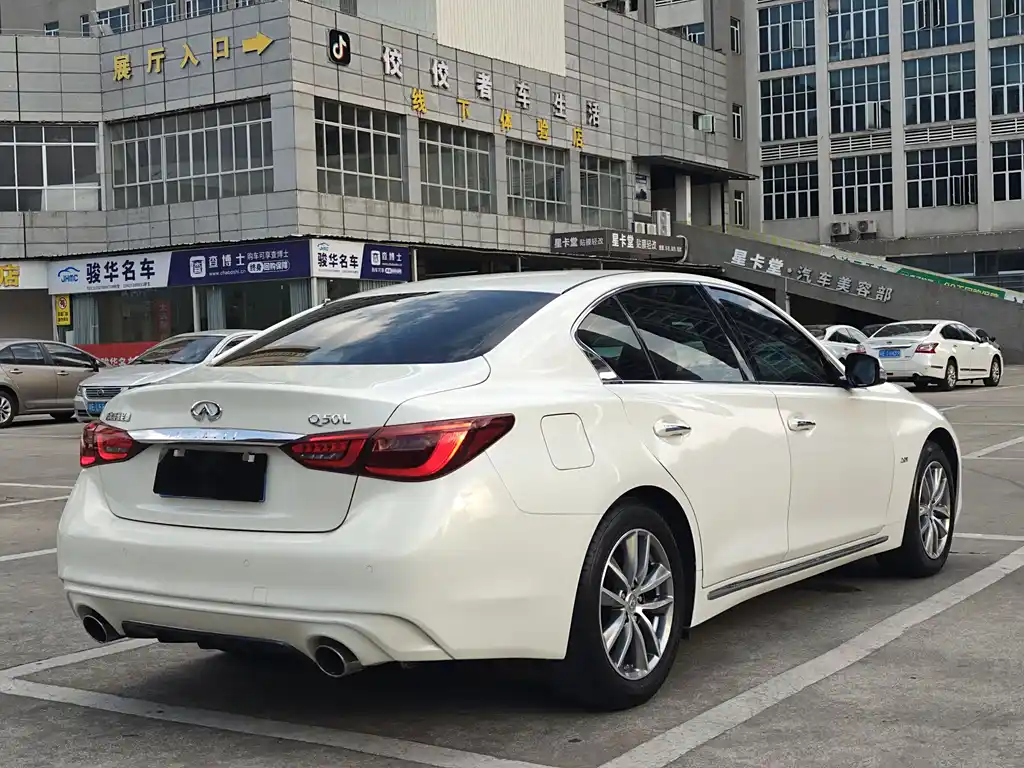 INFINITI  Q50L