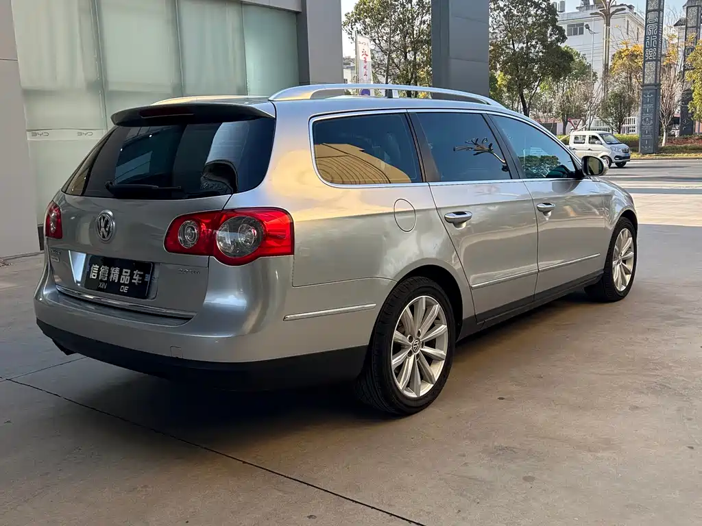 Volkswagen Passat 2011 2.0T Luxury
