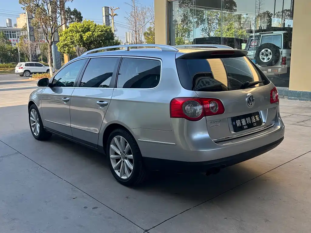 Volkswagen Passat 2011 2.0T Luxury