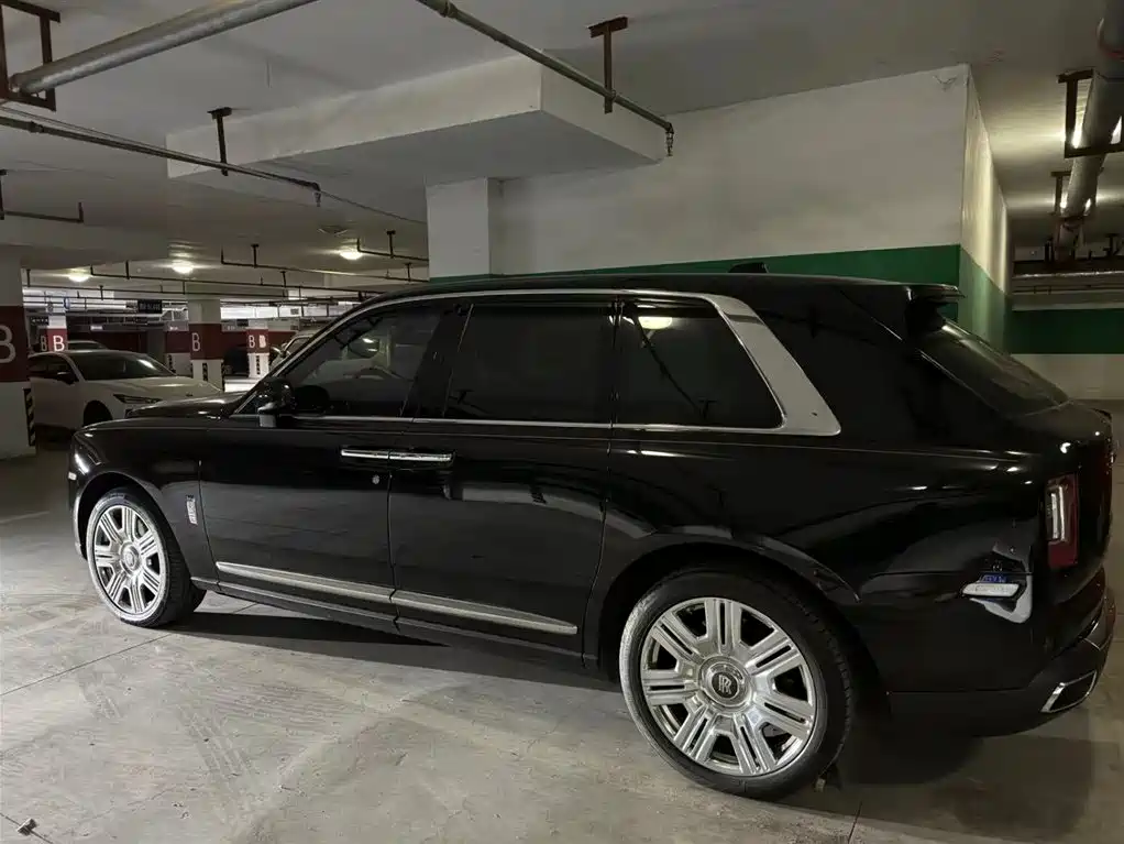 Rolls-Royce Cullinan 2018 мест