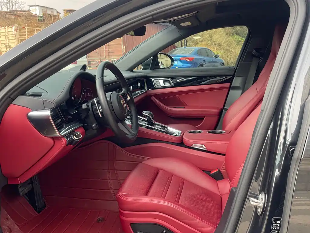 PORSCHE PANAMERA